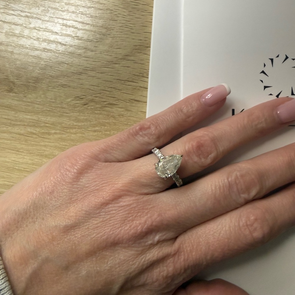 Stunning 14k White Gold 2.5 Pear cut Engagement Ring